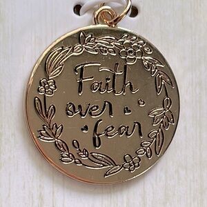 🌞5/$10 NEW! “FAITH OVER FEAR” GOLD TONE NECKLACE PENDANT
